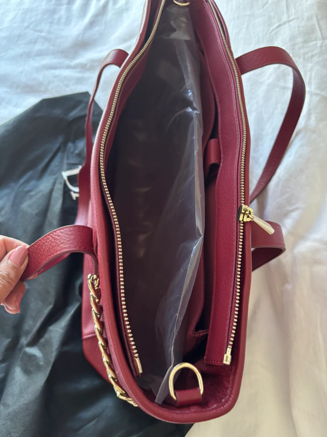 DANIER Red Leather Tote Bag with Gold Chain Detail - photo 2