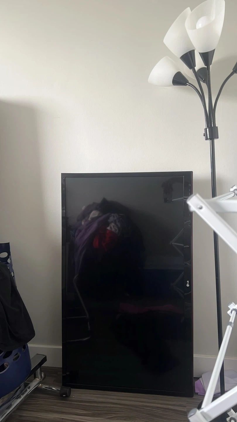 LG 4K Smart TV with Wall Mount Included - photo 2