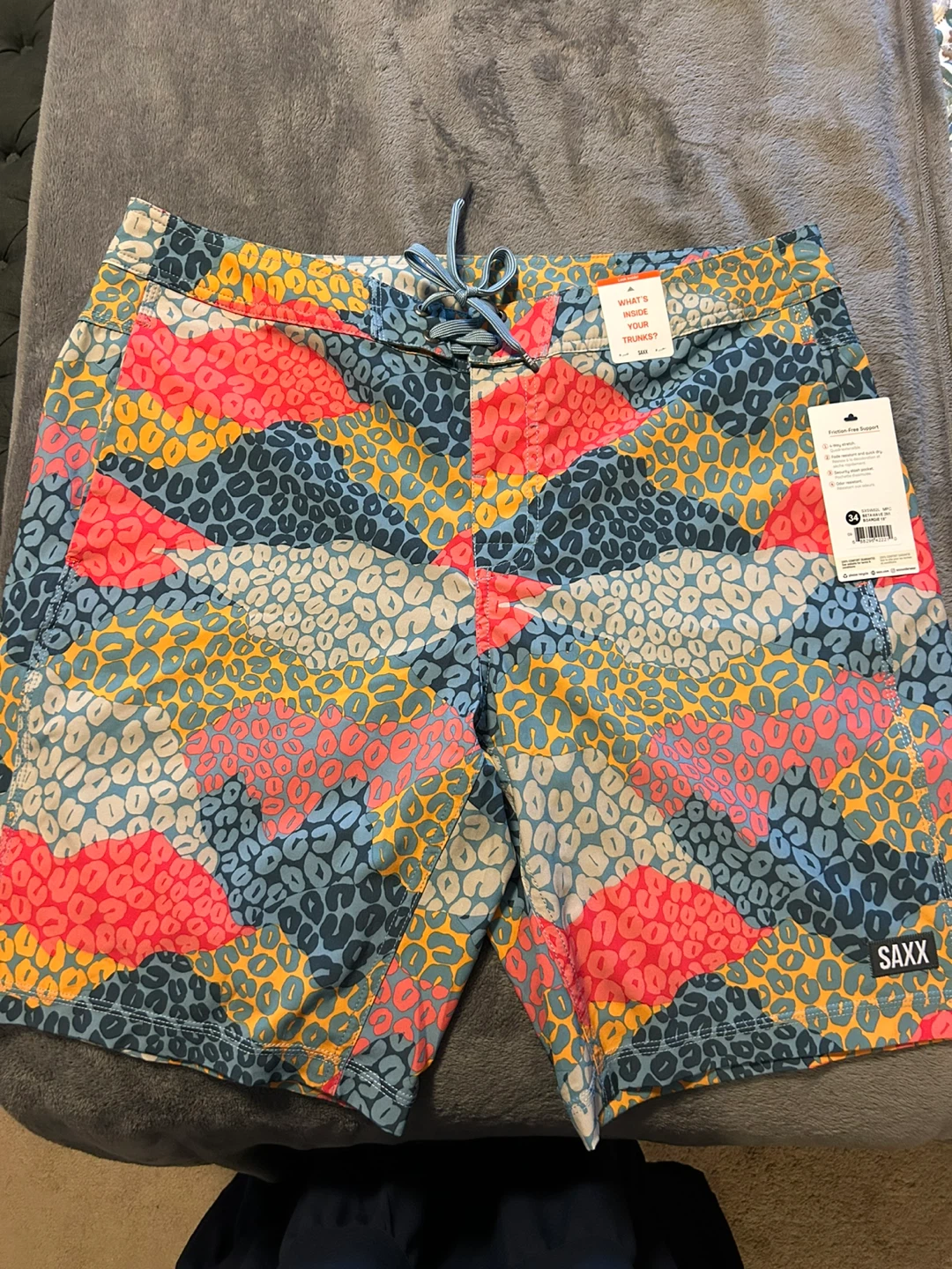 SAXX Betawave 19" Board Shorts Size 34