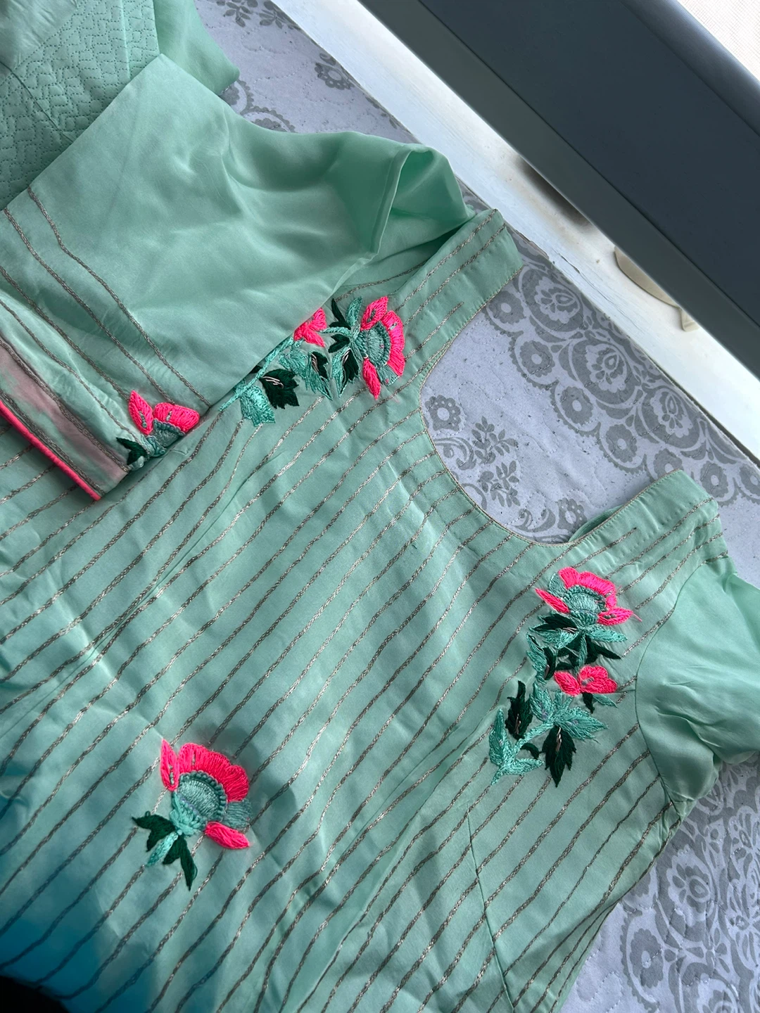 Mint Green Embroidered Kurti and Dupatta Set - photo 2