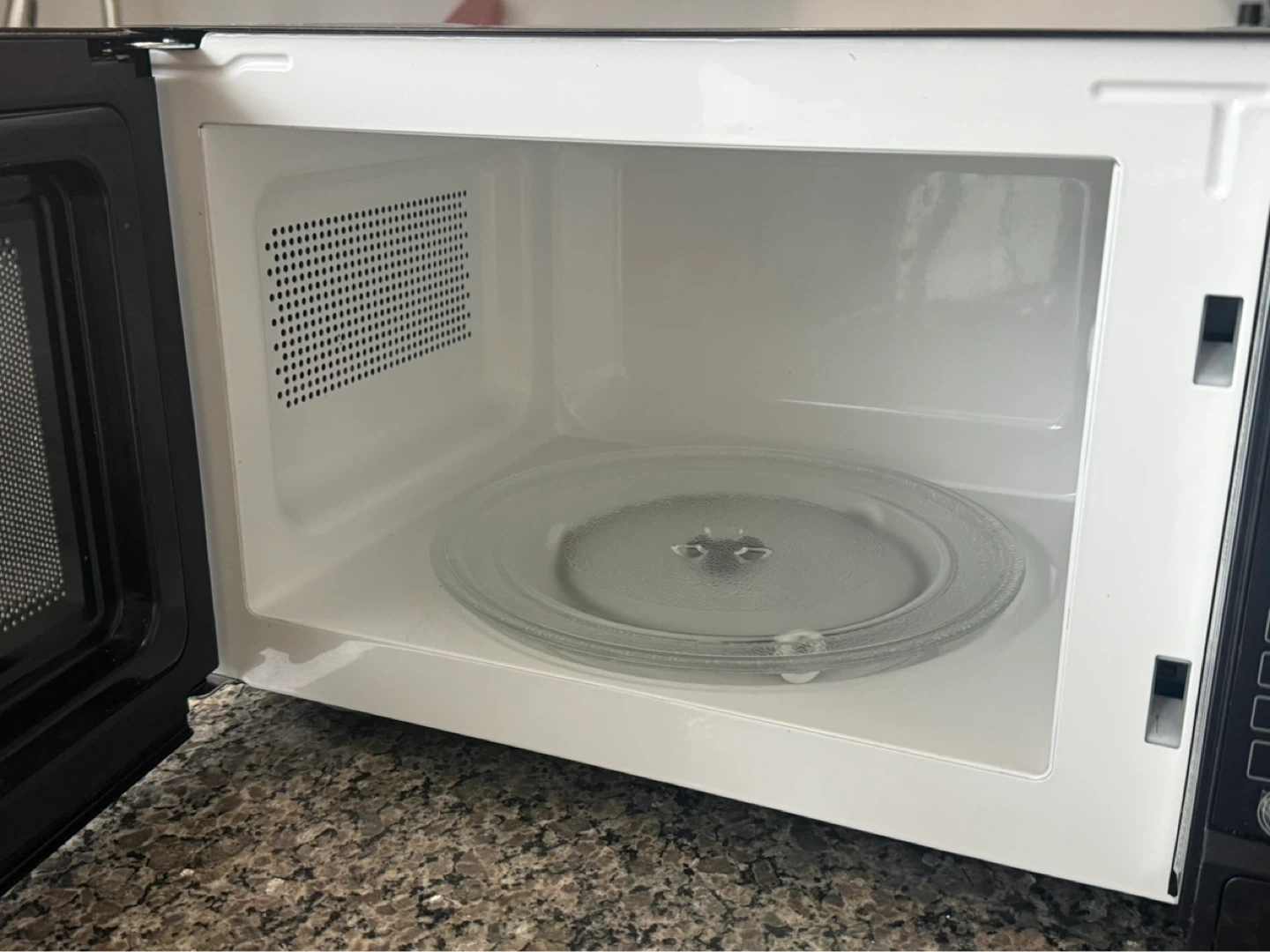 Everyday Essentials Microwave Oven E3605B - photo 2