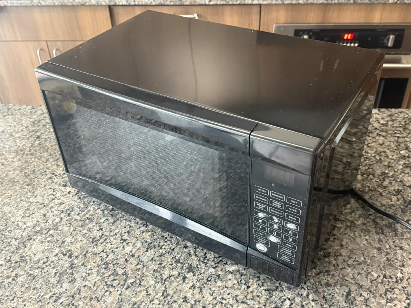 Everyday Essentials Microwave Oven E3605B