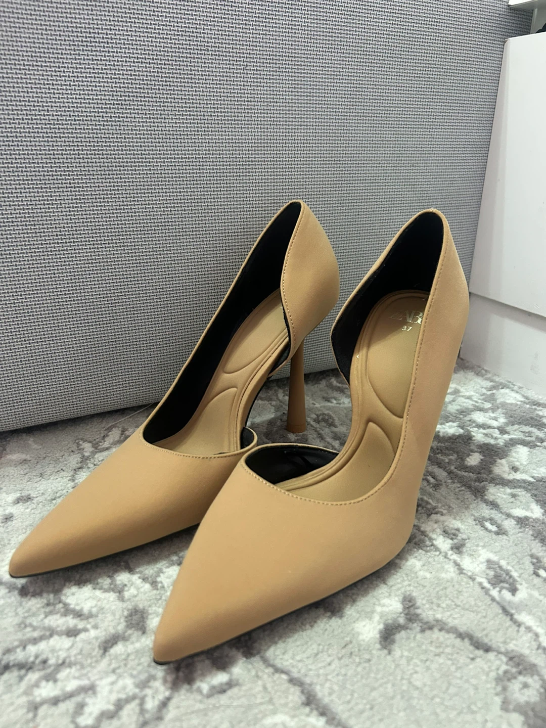 ZARA Nude Pointed Toe Heels Size 37 - Never Worn