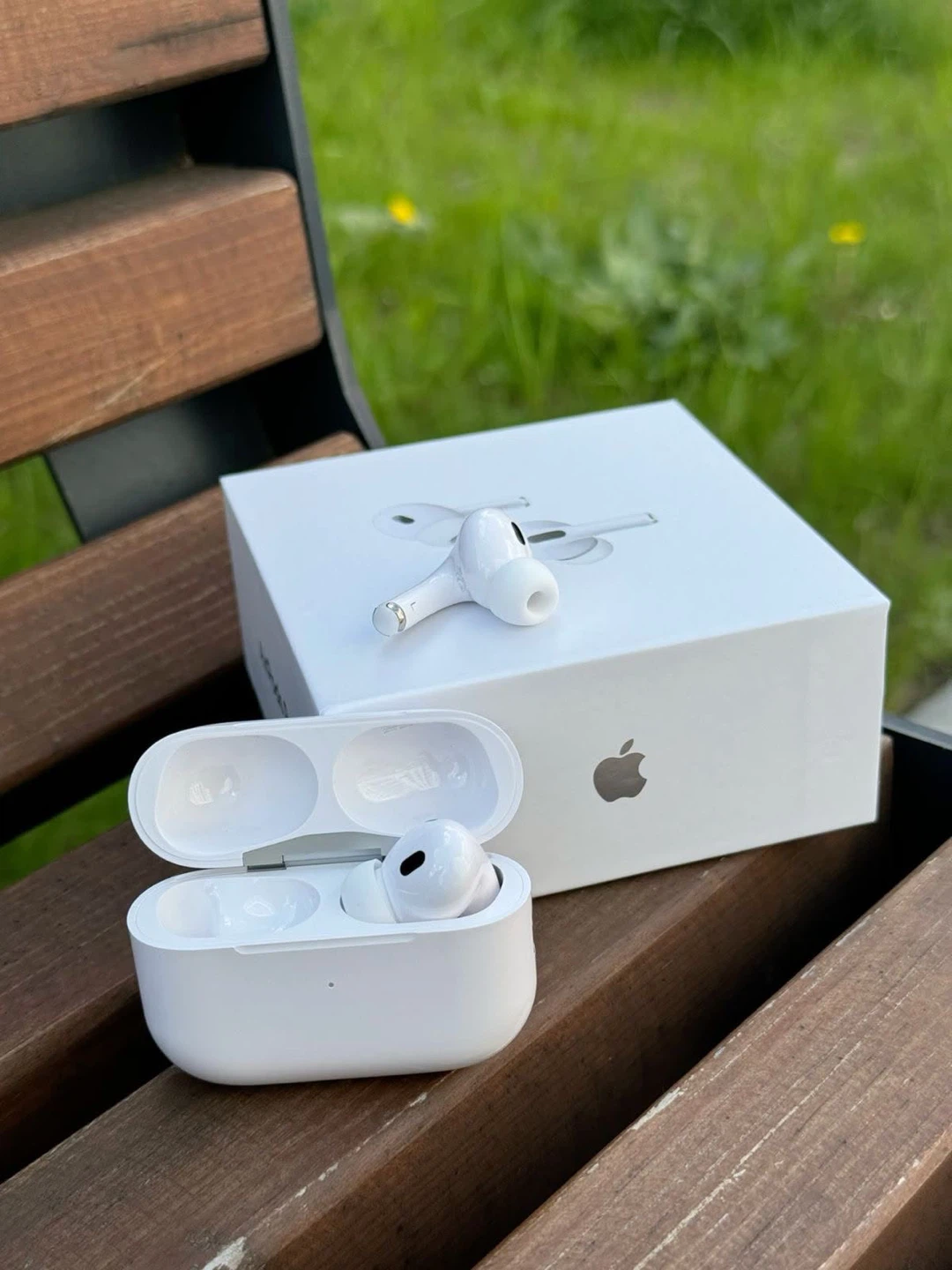 Apple AirPods Pro (2nd gen) with Wireless Charging Case - photo 4