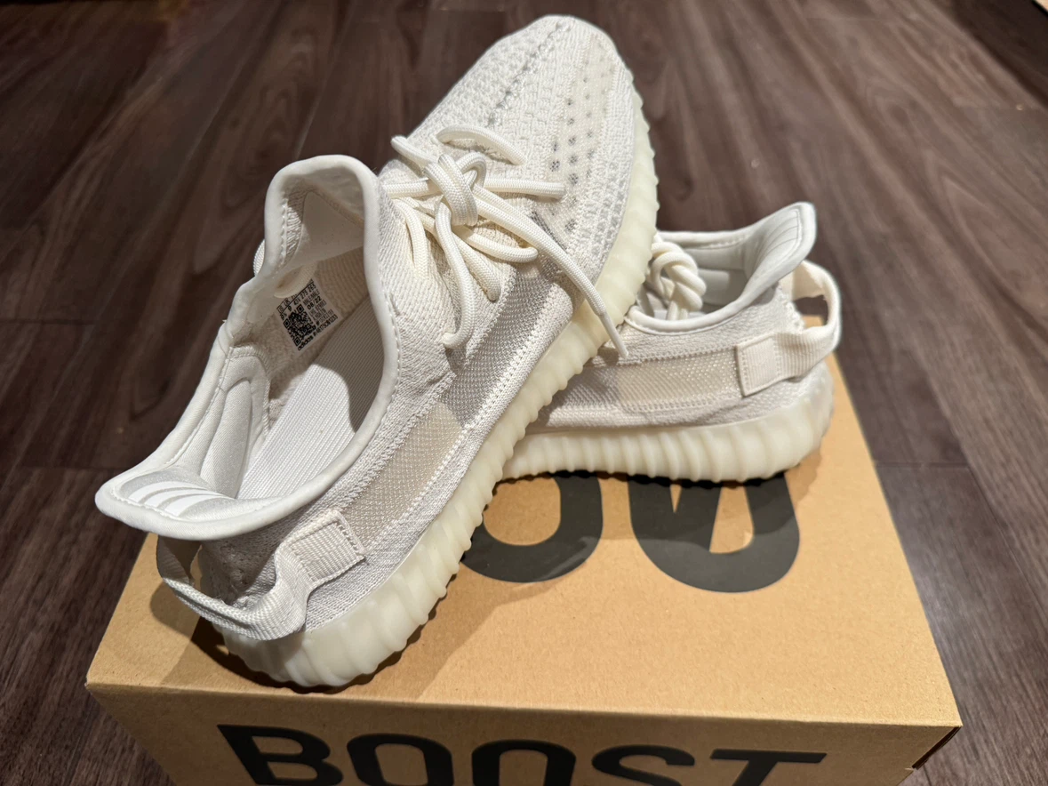 Adidas Yeezy Boost 350 V2 Sneakers Size US 9.5 - photo 3
