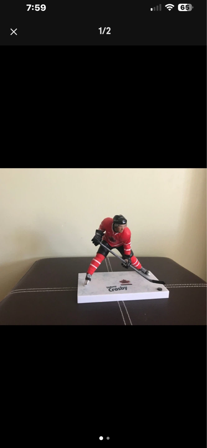 Sidney Crosby Hockey Figurine