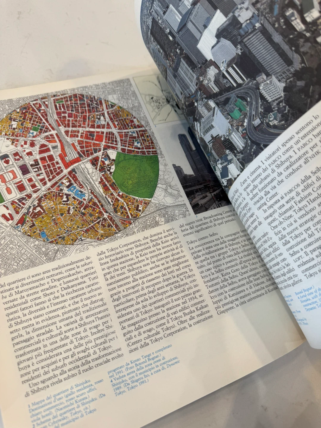 RARE 1994 Italian Casabella Architectural Magazine - photo 2