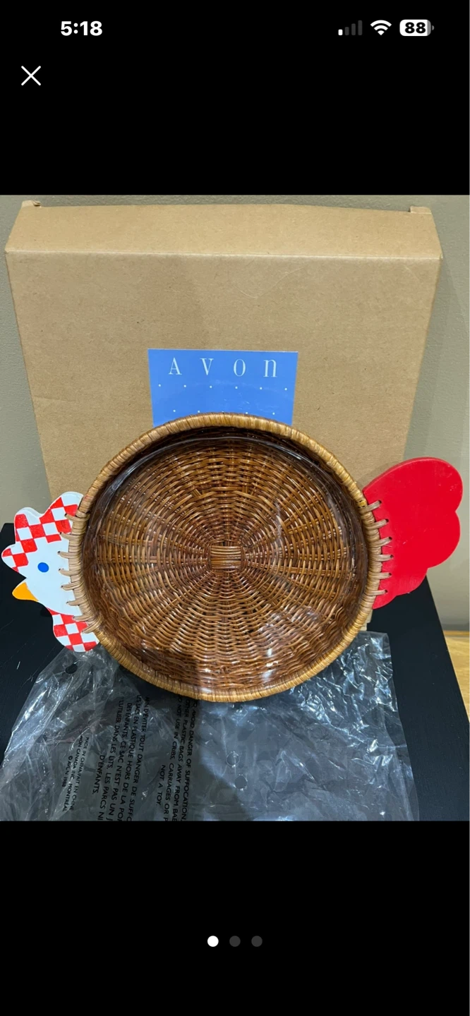 Avon Wicker Soup/Sandwich Tray with Chicken Design