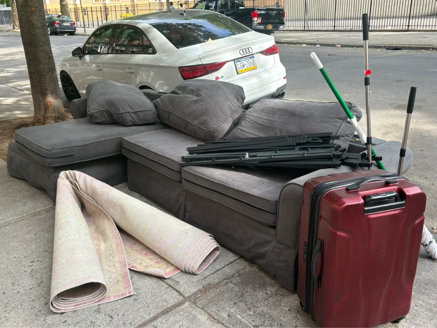 Free items - moving out