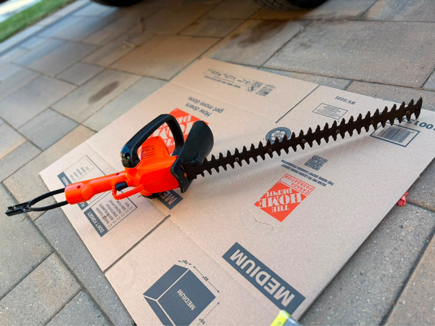 Black+Decker Electric Hedge Trimmer - photo 2
