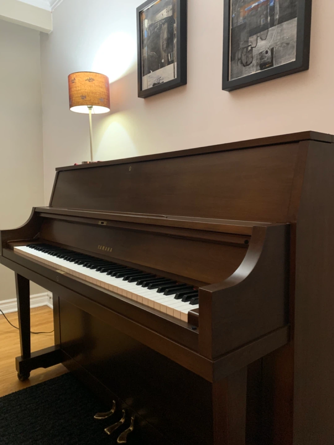 Yamaha Upright Piano - photo 2