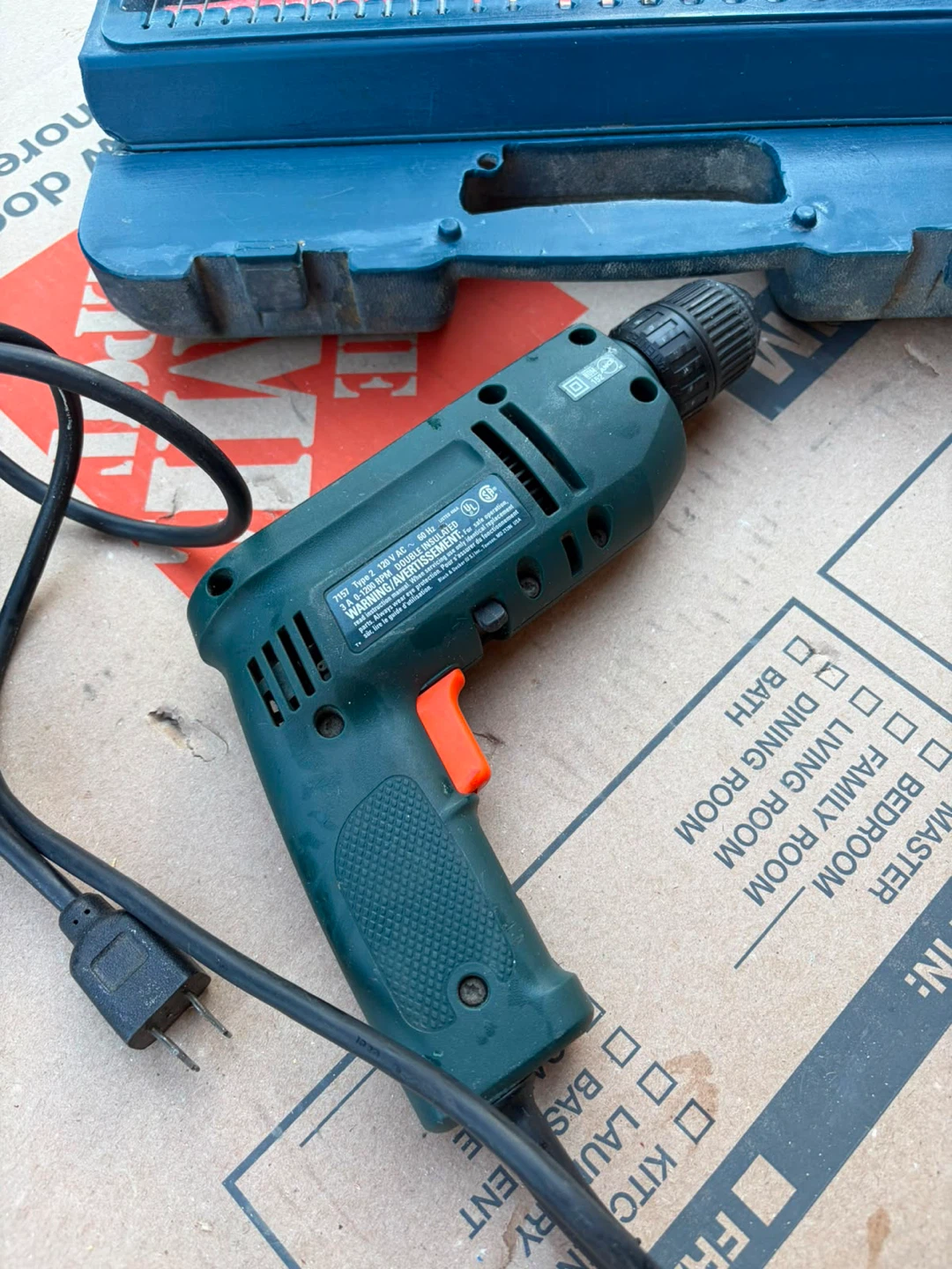Black & Decker Drill with Drill Bit Set