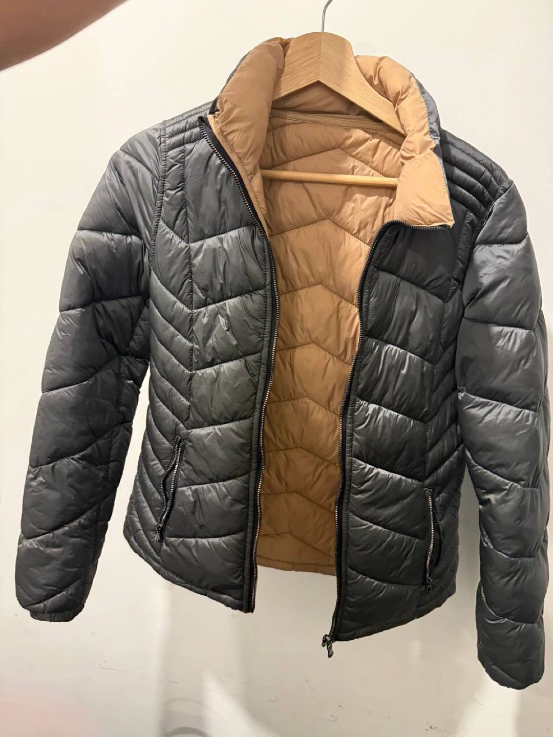 Women's Reversible Puffer Jacket - Black/Tan