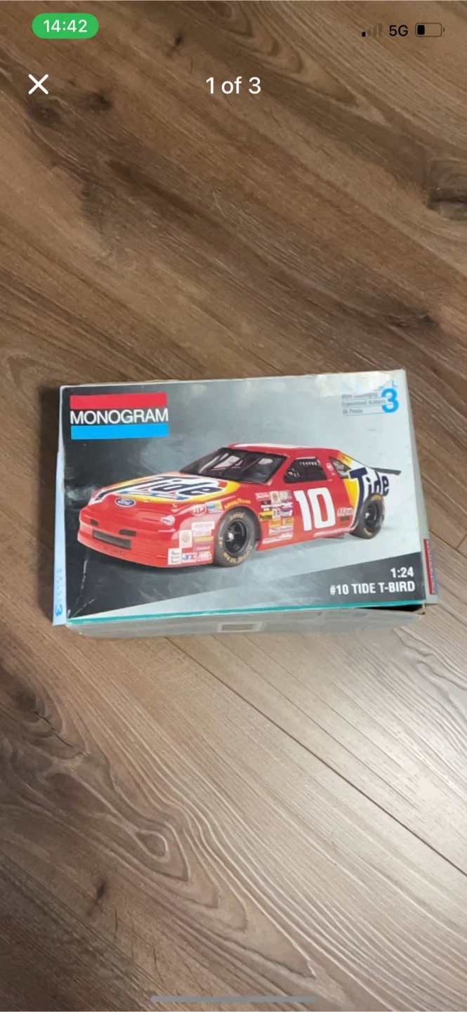 Monogram 1:24 Scale #10 Tide Thunderbird Stock Car Model Kit