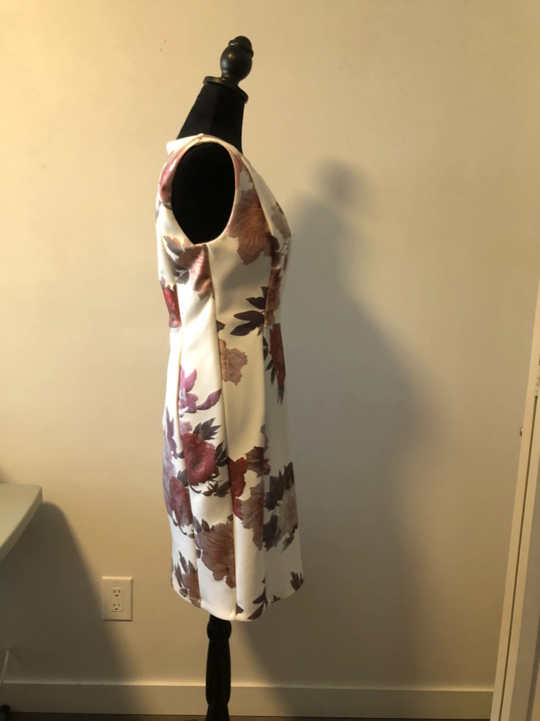 White Floral Sleeveless Sheath Dress - photo 5