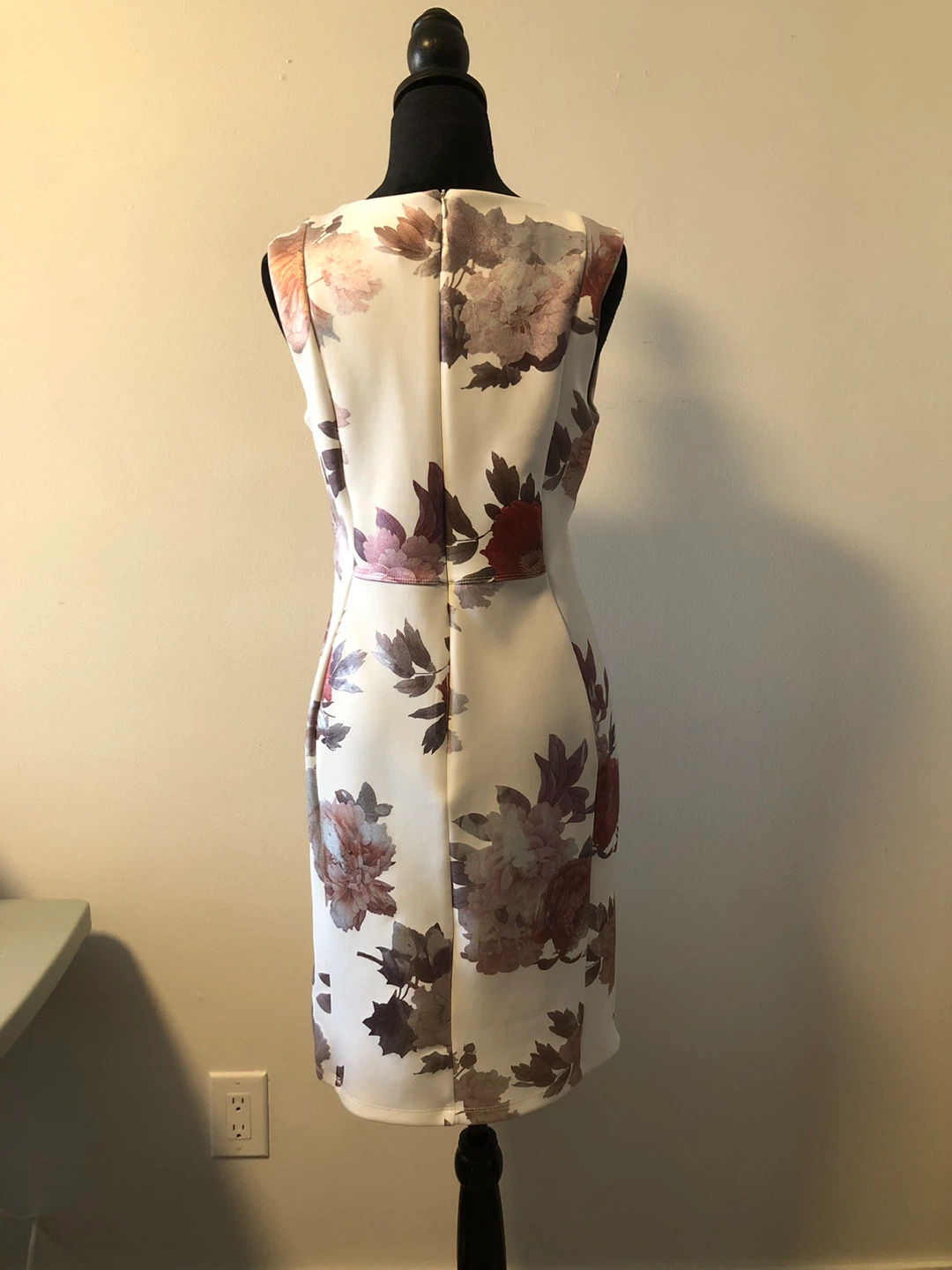 White Floral Sleeveless Sheath Dress - photo 4