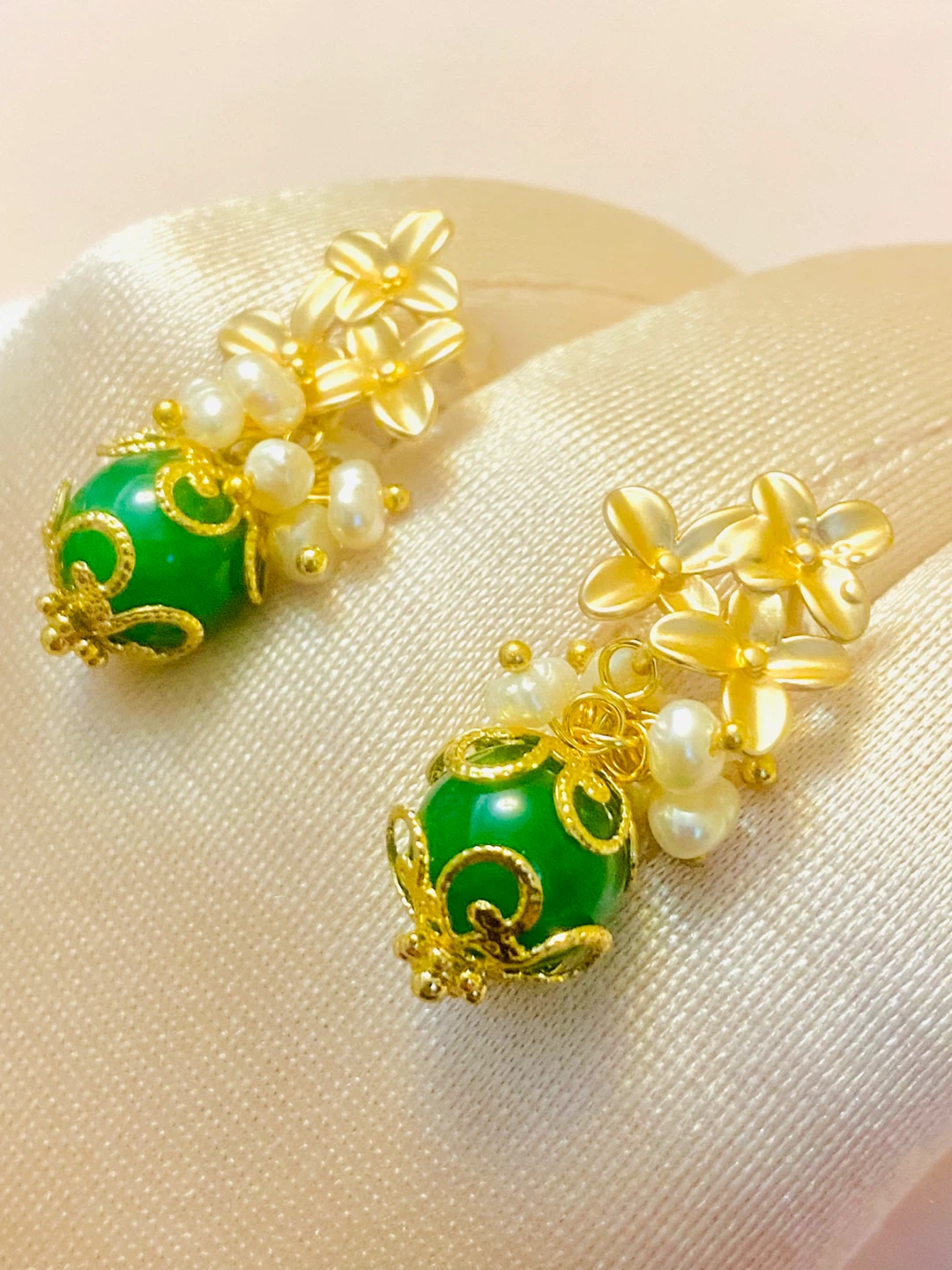 Gold-tone Dangling Earrings with Green Jade Beads and Pearls - photo 5