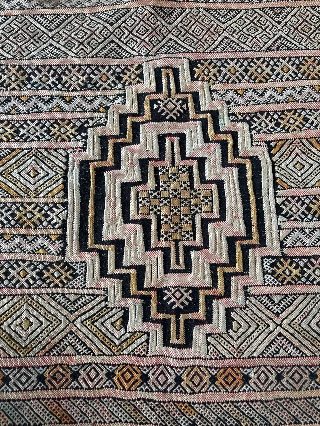 🇲🇦Vintage Handwoven Moroccan Berber Rug - photo 2