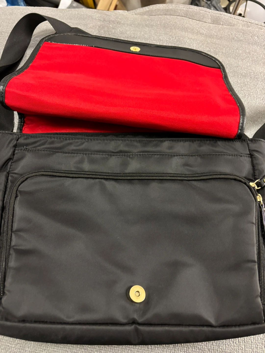 Travanti Black Messenger Bag - photo 3