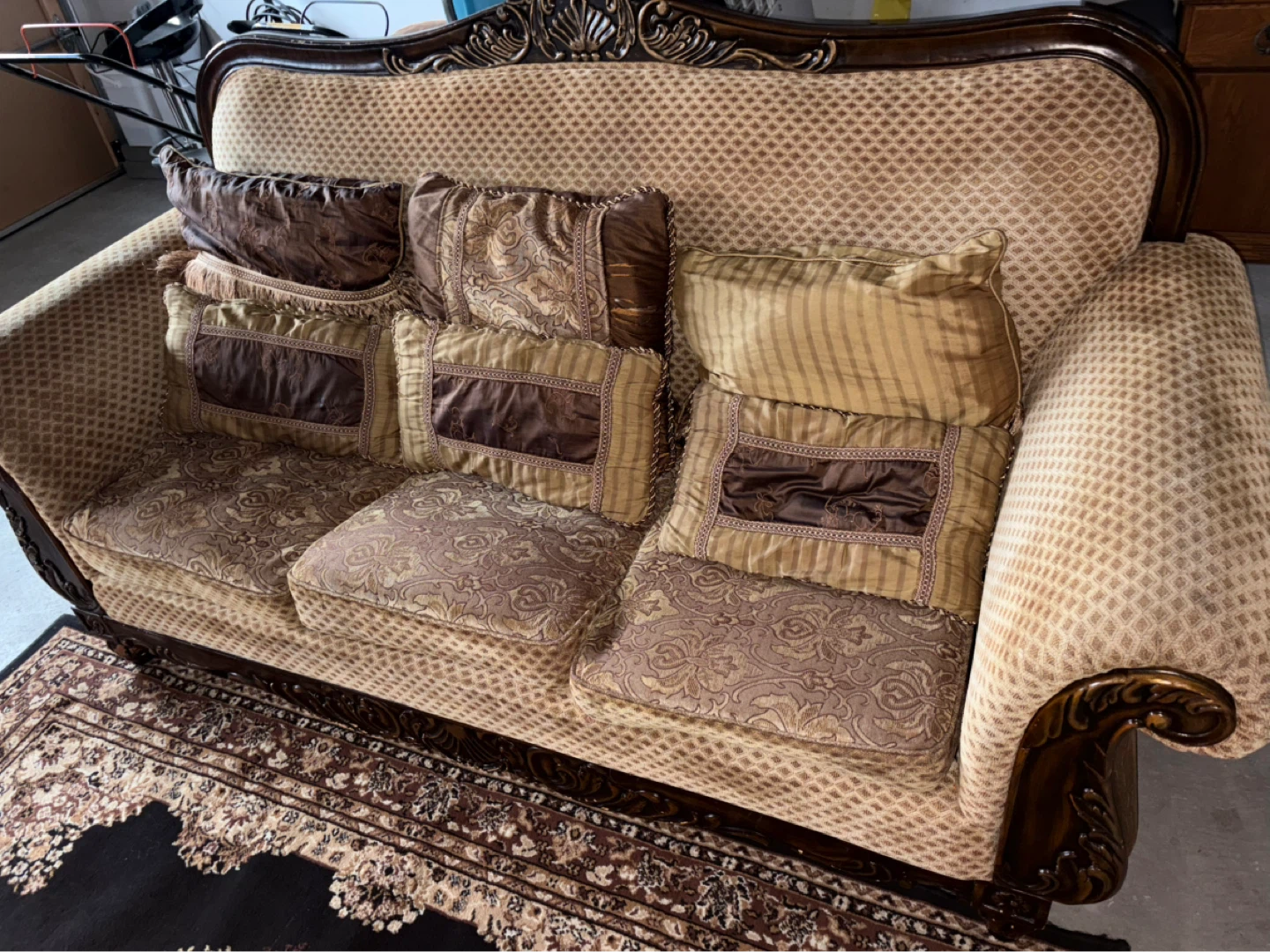 3 piece Vintage Sofa set and Area Rug with Traditional Design