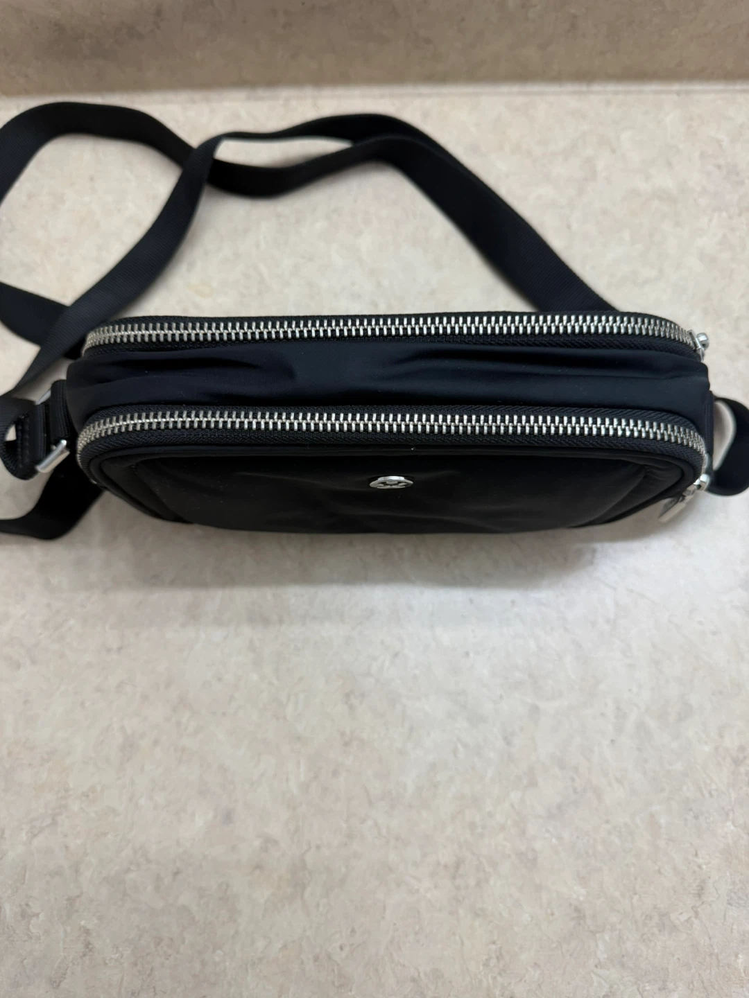 Lululemon Everywhere Crossbody Bag - photo 2