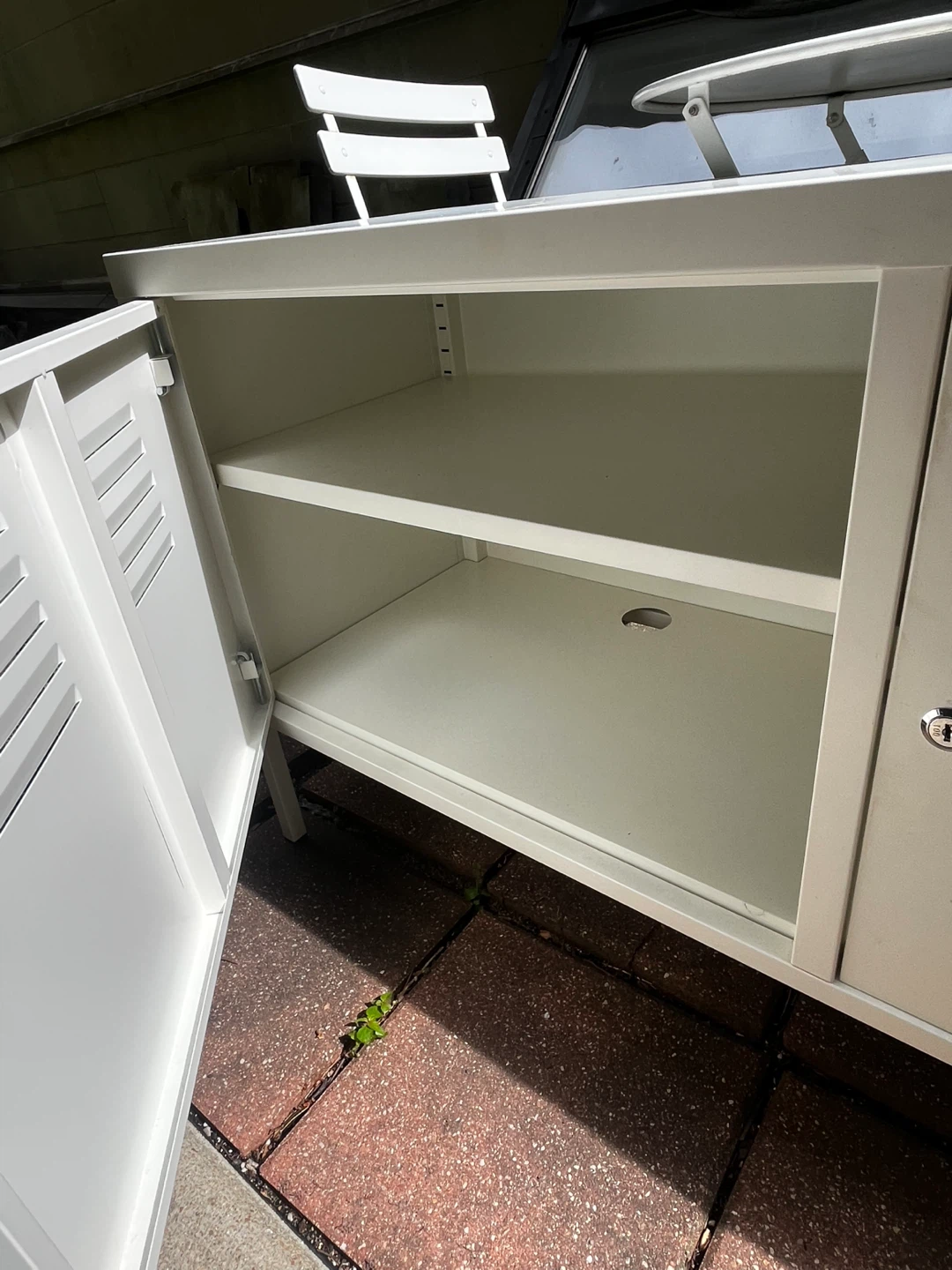 Modern White Metal Storage Cabinet – Lockable – Great Condition - photo 3