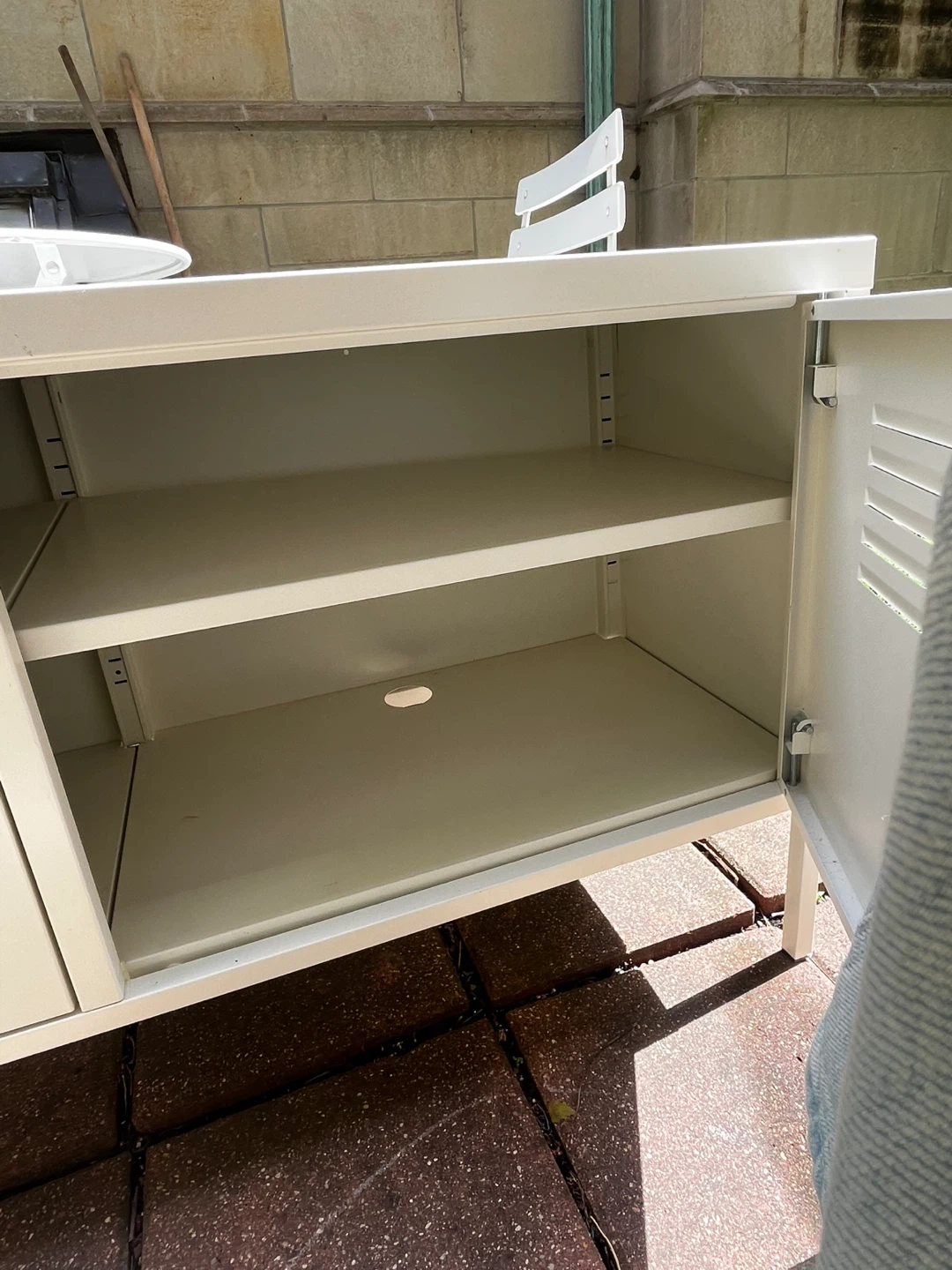 Modern White Metal Storage Cabinet – Lockable – Great Condition - photo 2