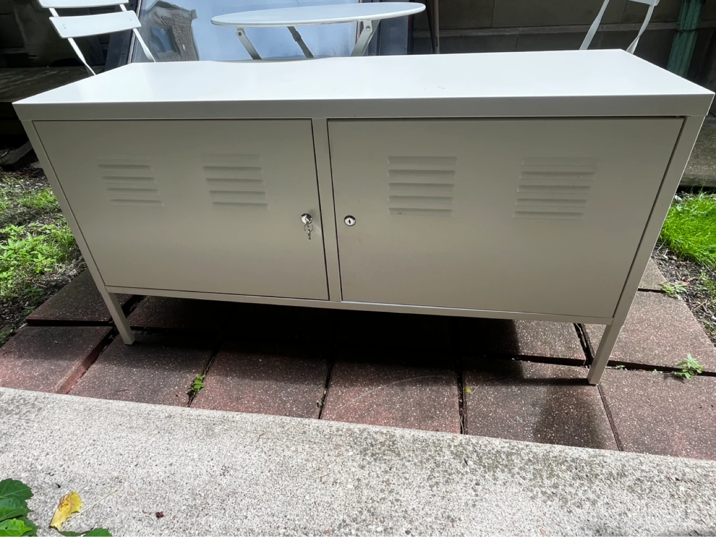 Modern White Metal Storage Cabinet – Lockable – Great Condition