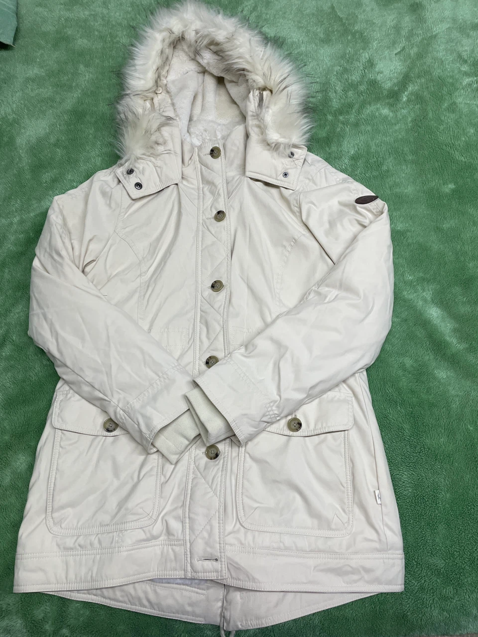 BRAND NEW Holister Winter Jacket - Cream Faux Fur Hooded Parka