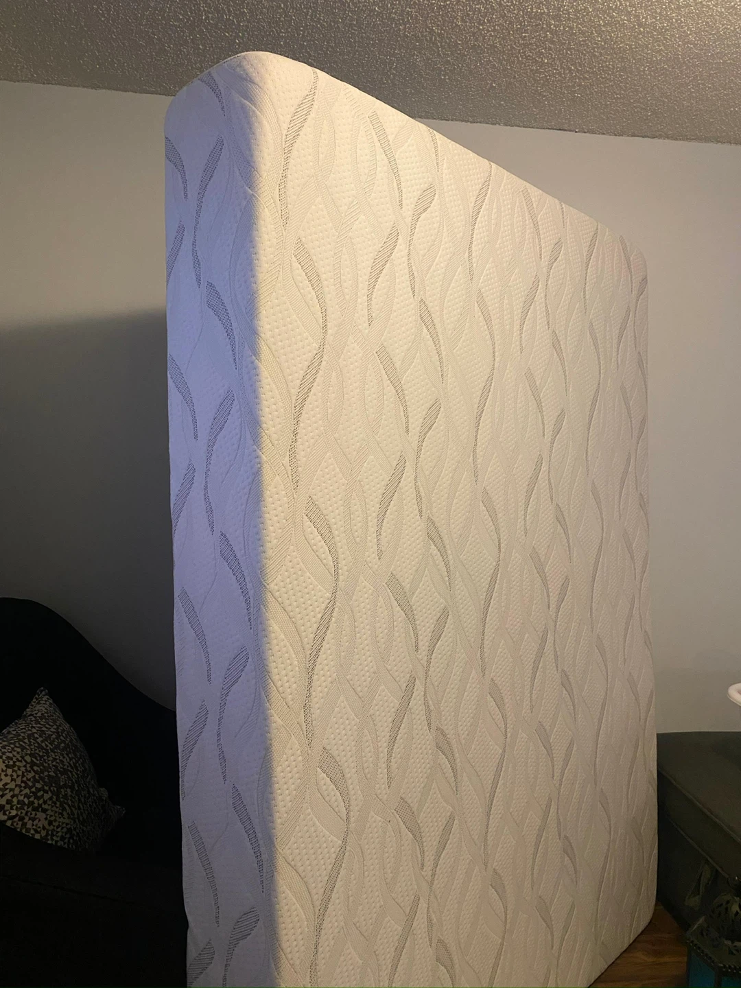 Queen Comfort Tech Serene 10” Firm Mattress – Like New