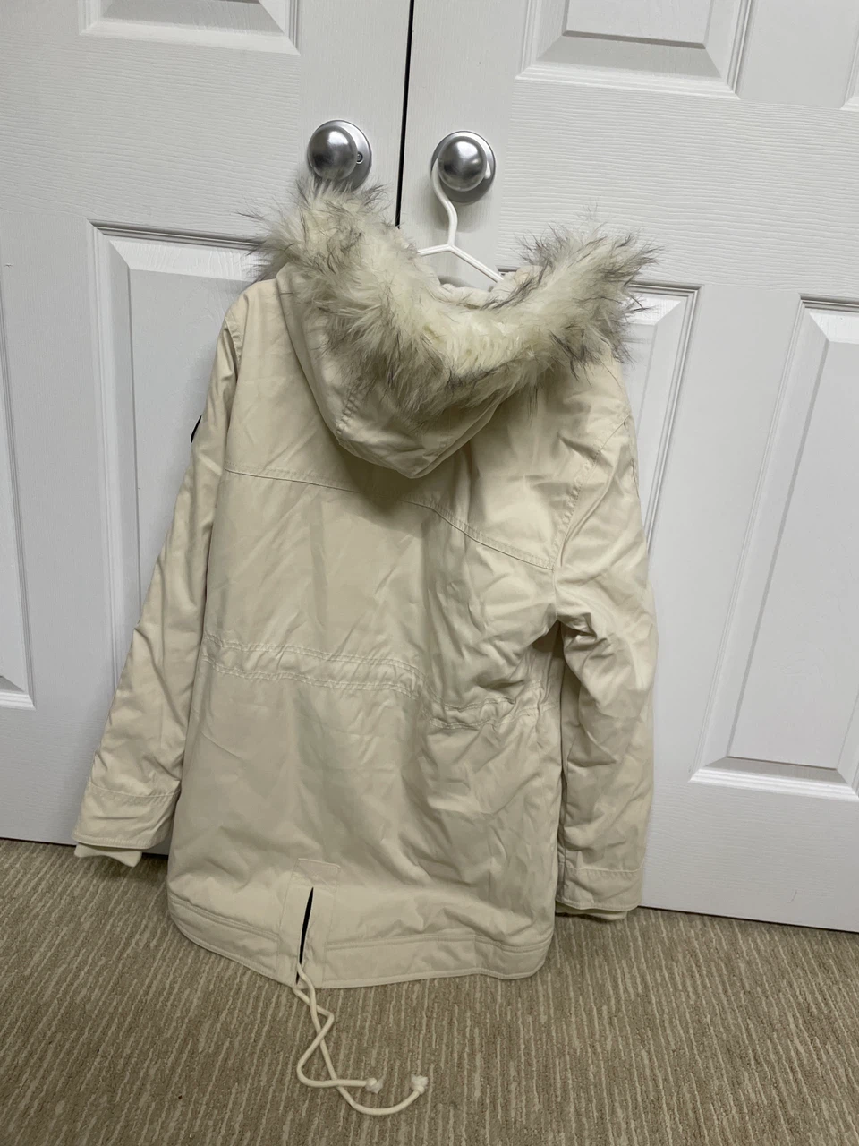 BRAND NEW Holister Winter Jacket - Cream Faux Fur Hooded Parka - photo 3