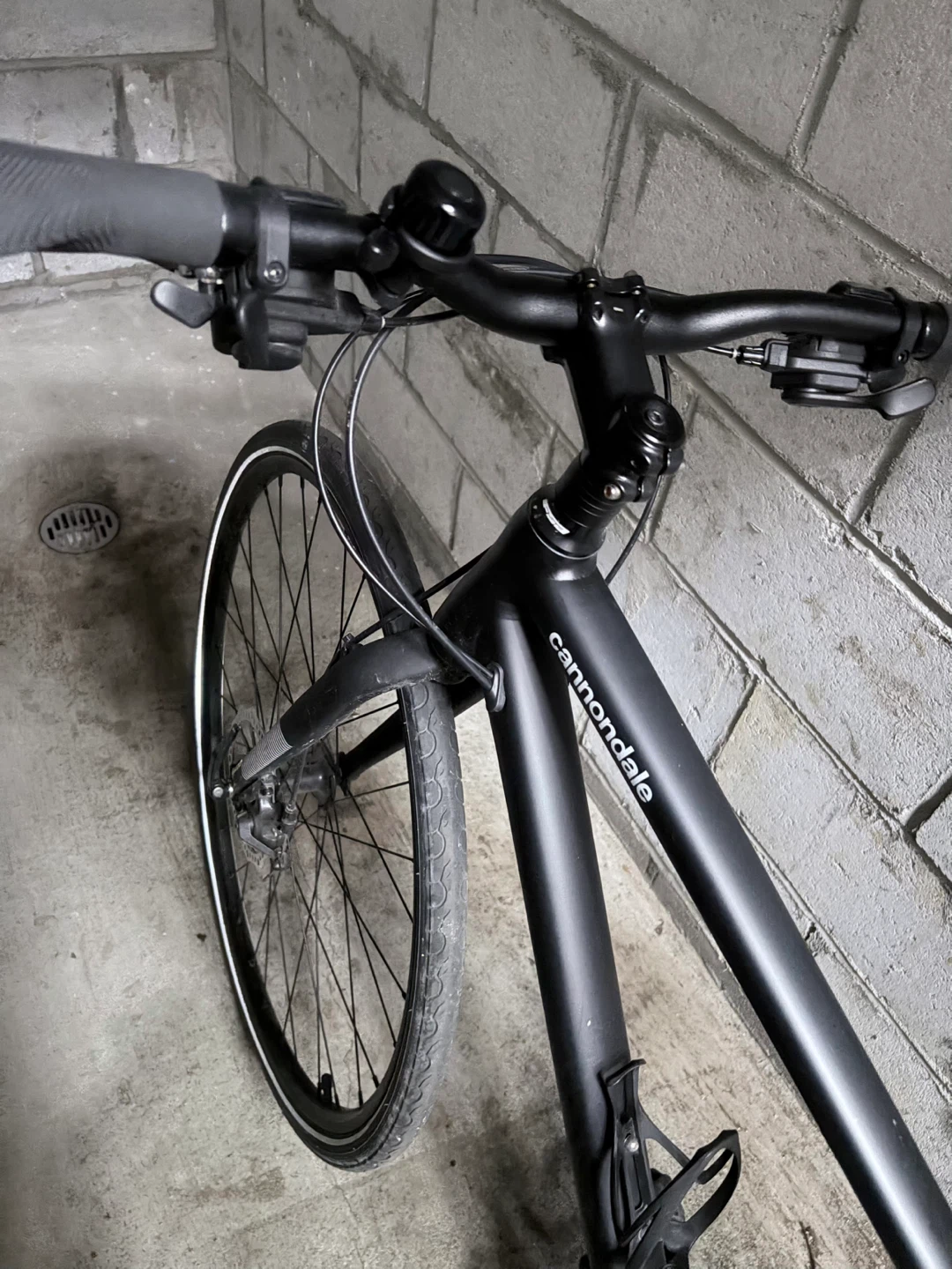 Cannondale Quick 4 Hybrid Bike