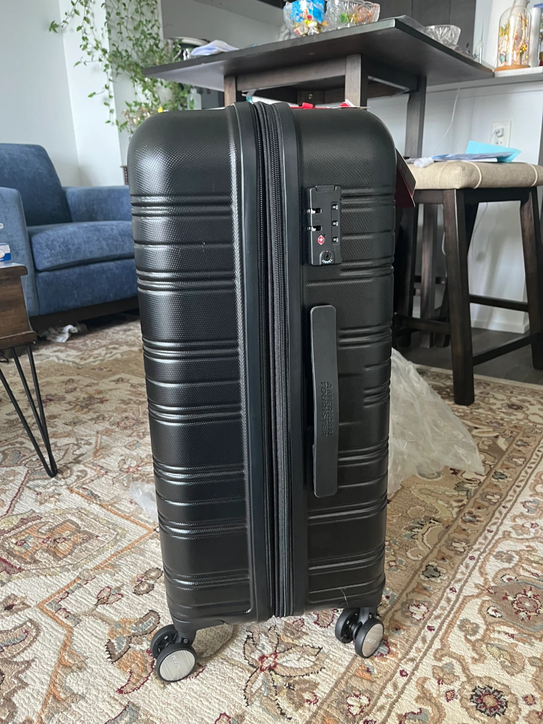 Bran New American Tourister Hardside Suitcase - photo 2