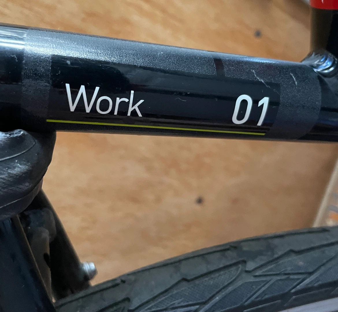 Black GLOBE “Work 1”Bike w/ Front Basket - photo 3