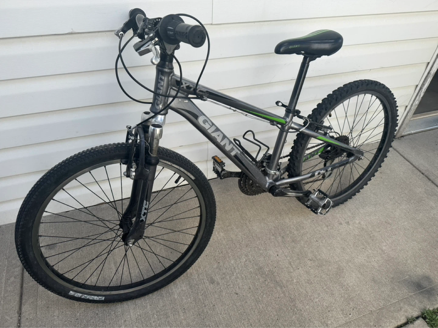 Giant Aluminum Mountain Bike - photo 2