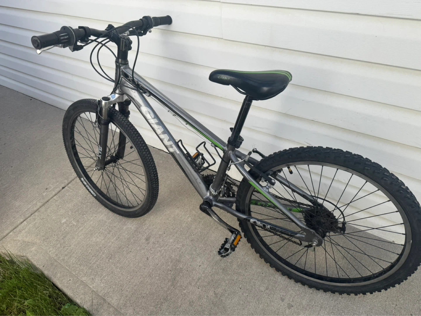 Giant Aluminum Mountain Bike - photo 3