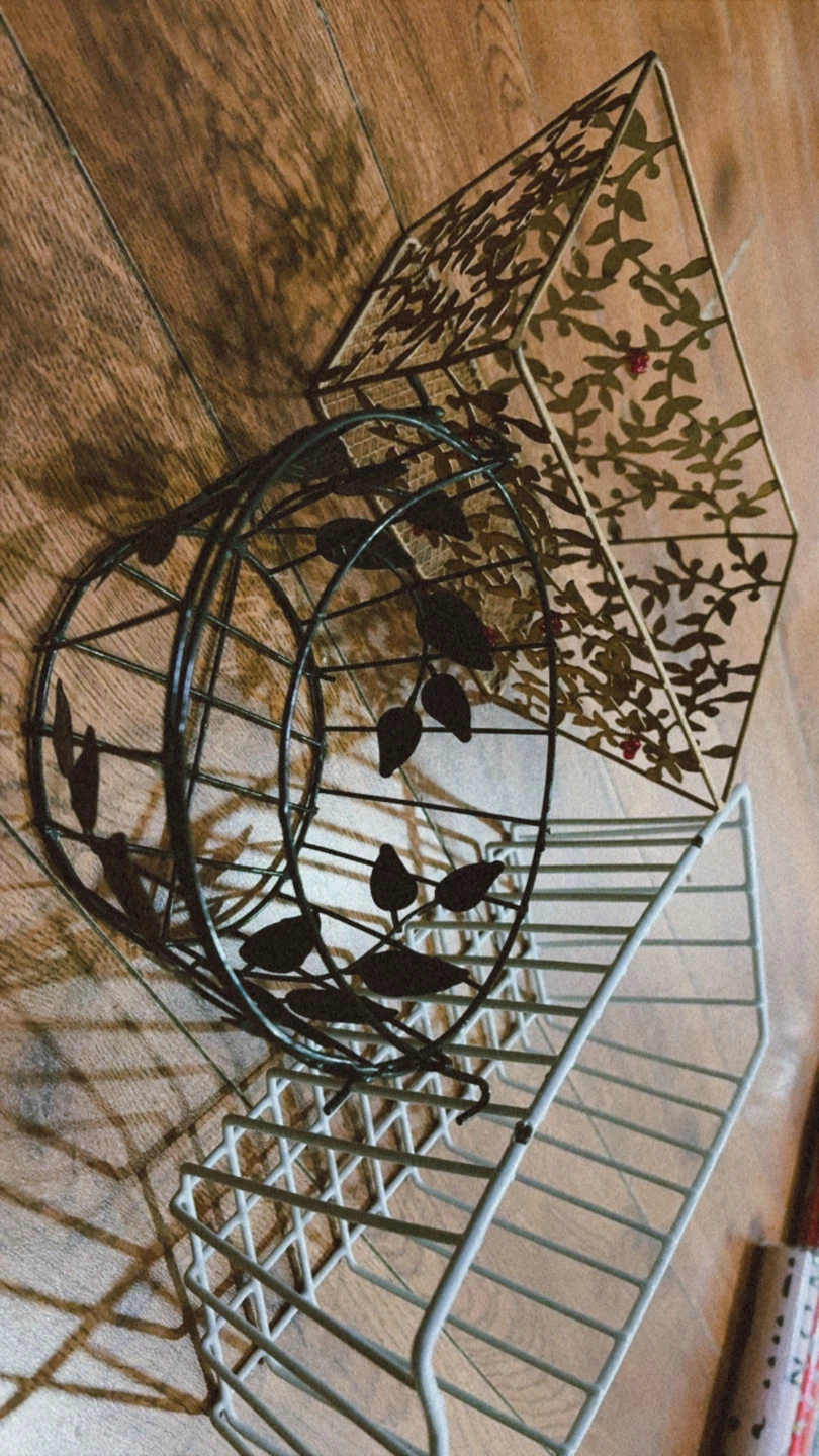 All for one dollar only 🧺 Assorted decorative wire baskets - photo 3