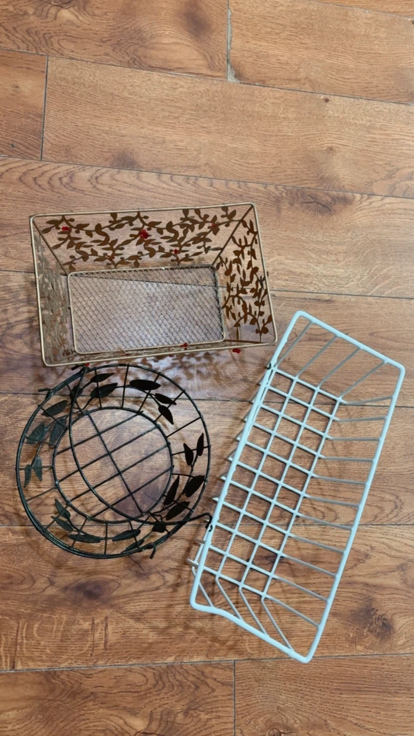 All for one dollar only 🧺 Assorted decorative wire baskets