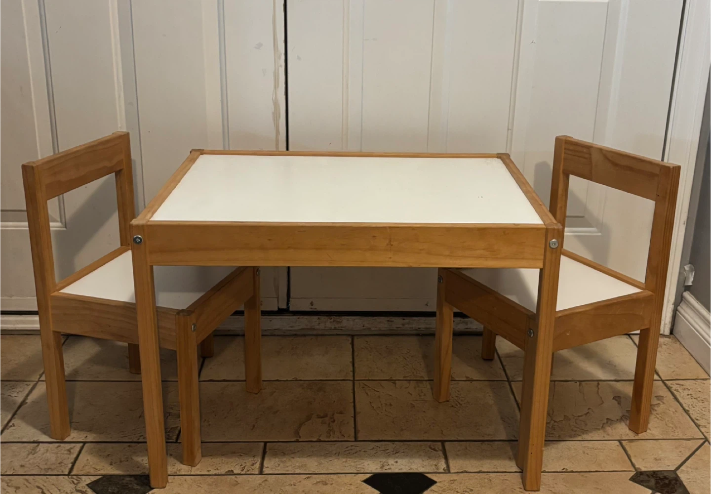 Kids Table and 2 Chairs Set
