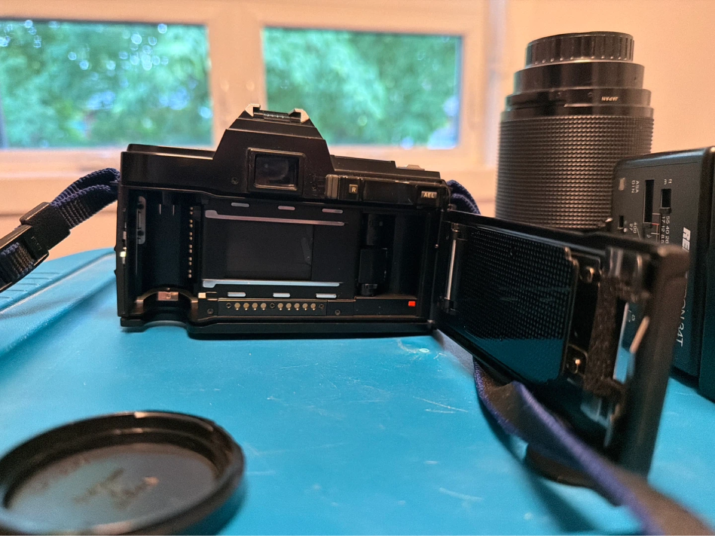 Minolta Maxxum 7000 Camera with Lens, Flash, and Film - photo 4