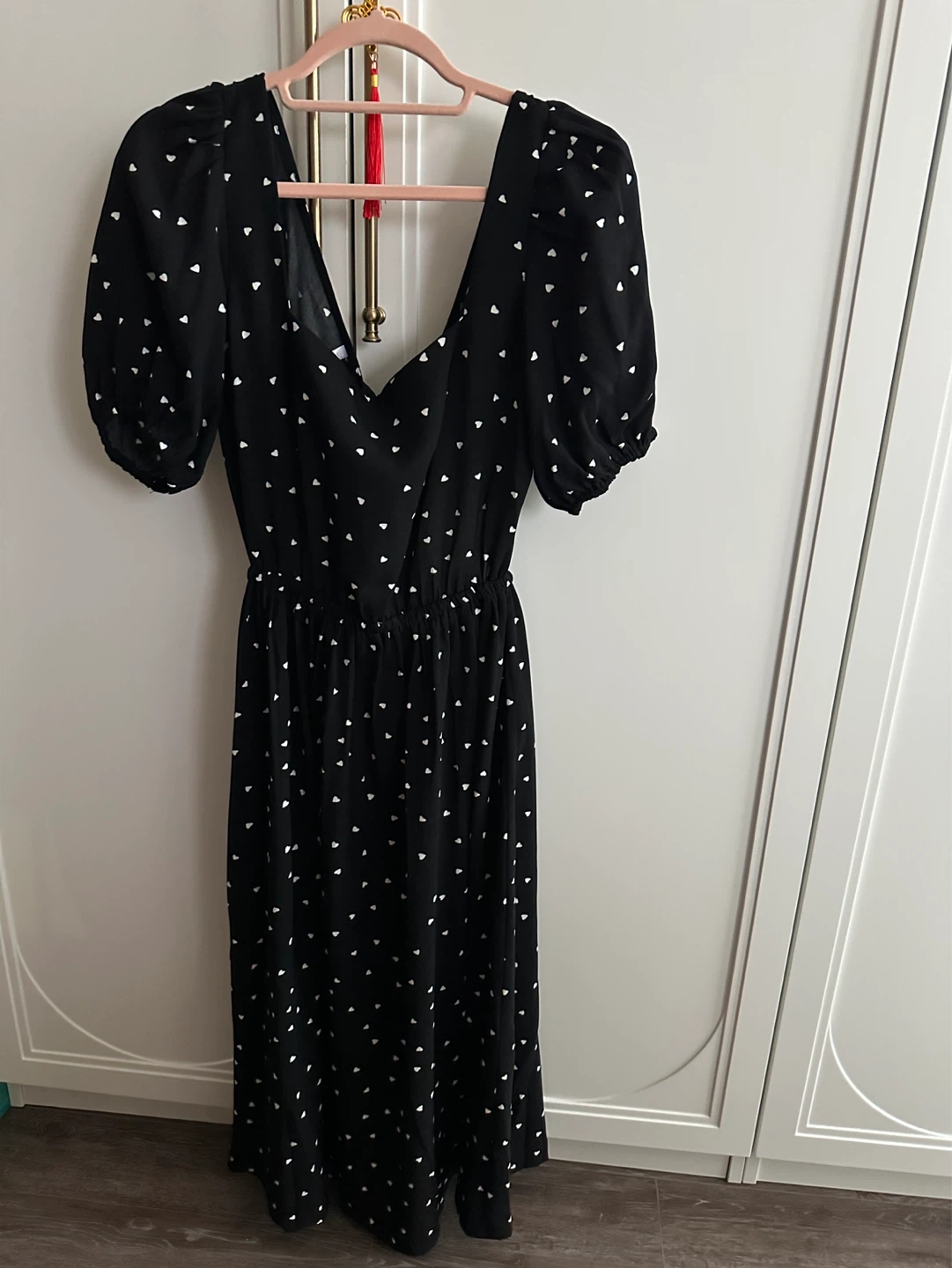 CUPSHЕ Black Heart Print Puff Sleeve Midi Dress - photo 2