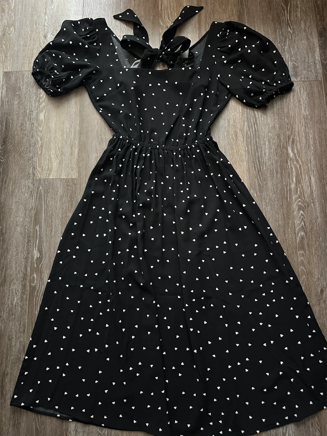 CUPSHЕ Black Heart Print Puff Sleeve Midi Dress