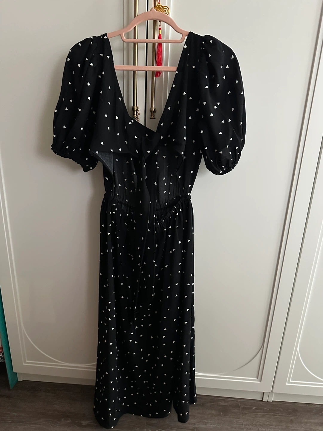 CUPSHЕ Black Heart Print Puff Sleeve Midi Dress - photo 3