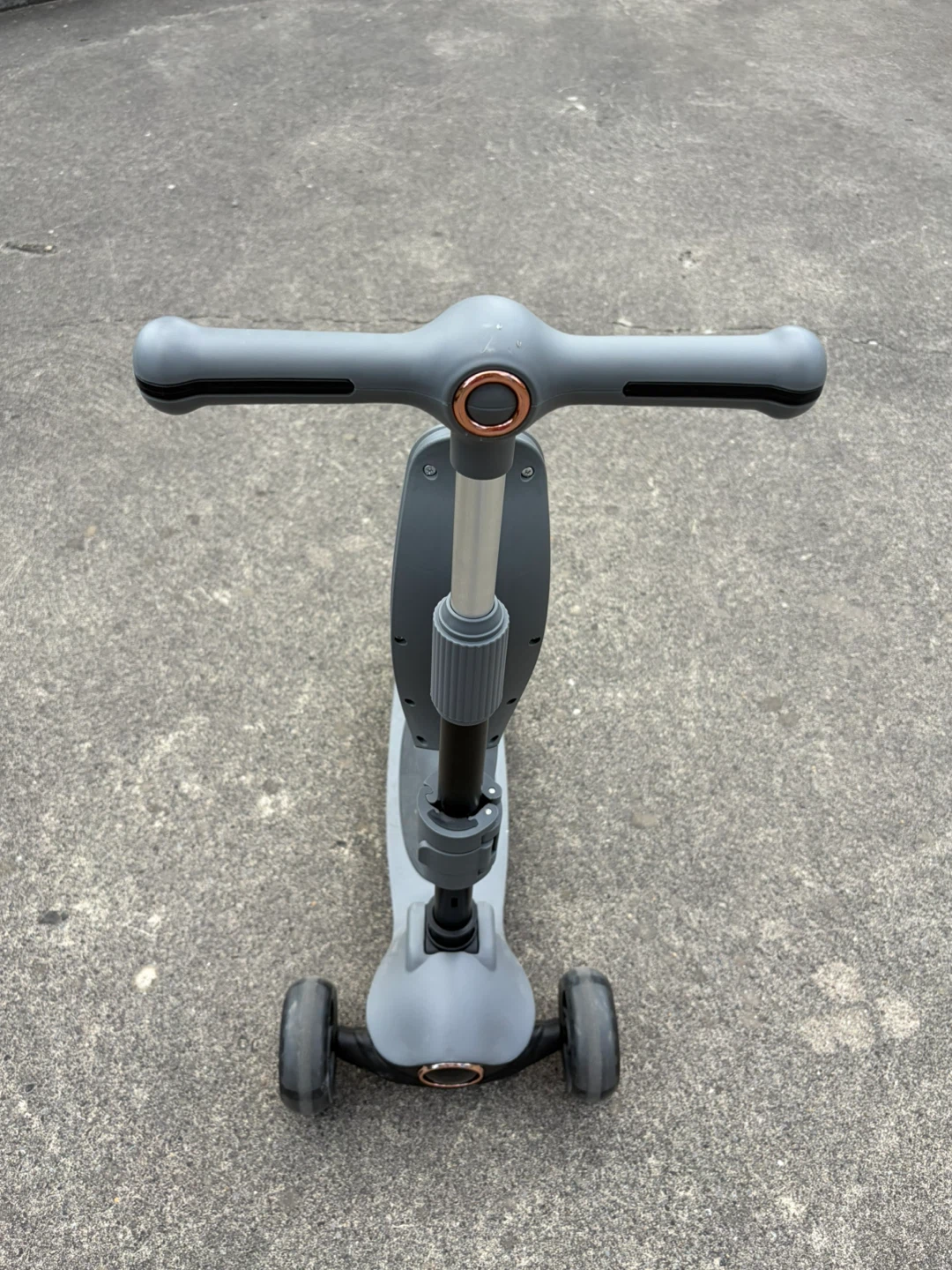 3-Wheel Scooter for Kids with Lights and Music - photo 2