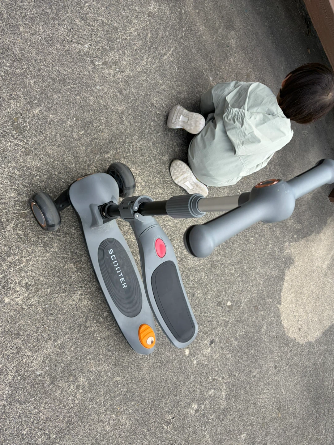 3-Wheel Scooter for Kids with Lights and Music - photo 3