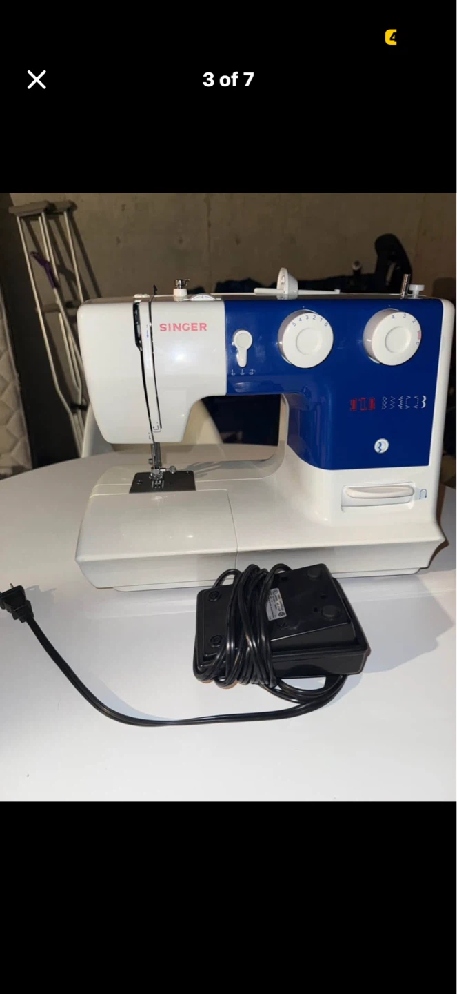 Singer Sewing Machine with Foot Pedal