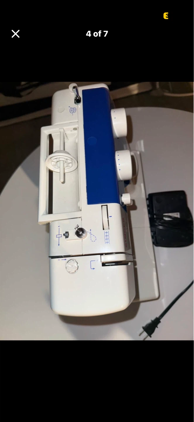 Singer Sewing Machine with Foot Pedal - photo 2