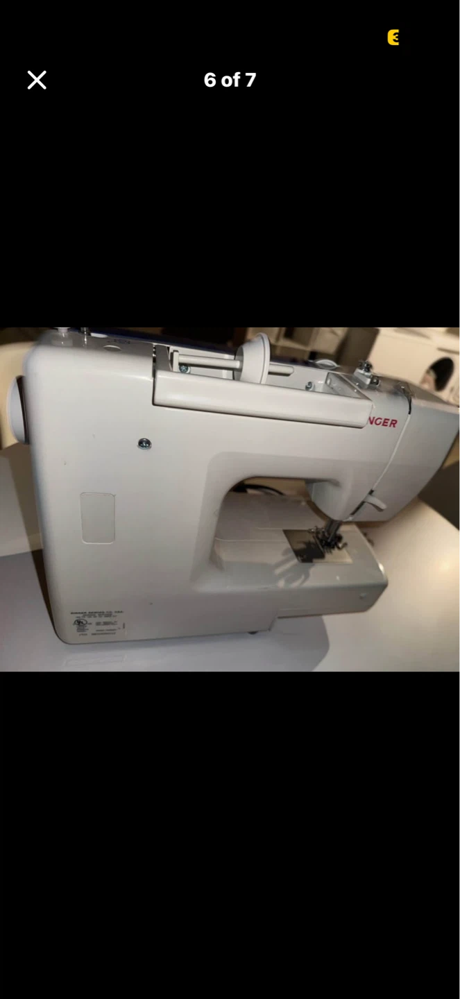 Singer Sewing Machine with Foot Pedal - photo 4
