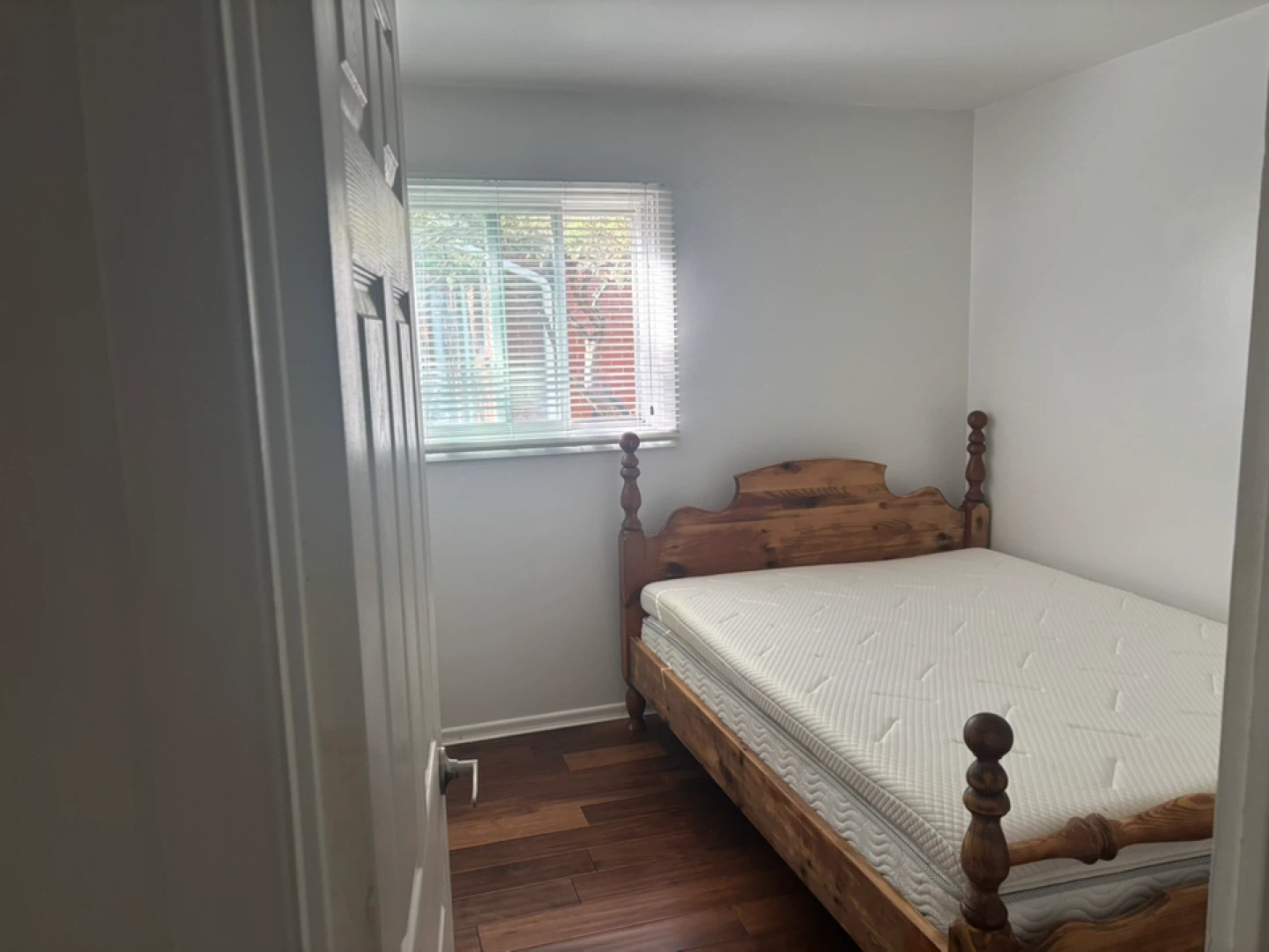 Room for Rent - photo 2