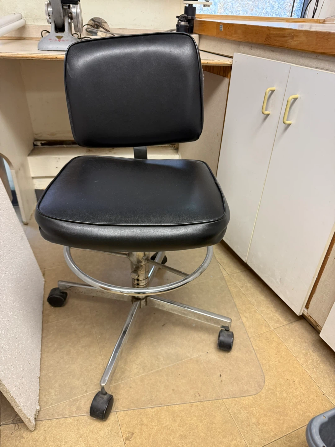 Black rolling desk chair